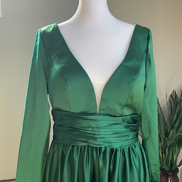 Green Long Sleeved Satin Gown, perfect for an engagement dress! BRAND NEW ****** - Picture 7 of 8